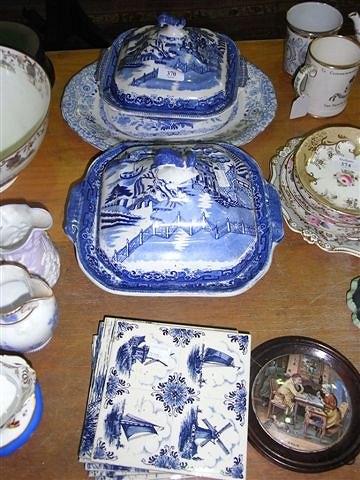 Appraisal: A BLUE AND WHITE POTTERY STAND two 'Willow' pattern square