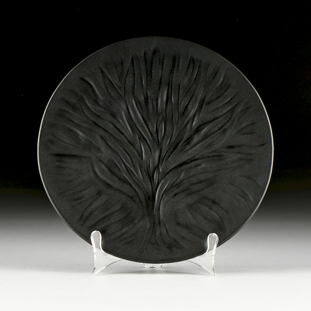 Appraisal: A LALIQUE BLACK CRYSTAL Algues PLATE LAST HALF TH CENTURY