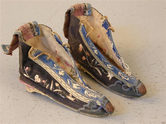 Appraisal: Pair of th century Chinese silk slippers