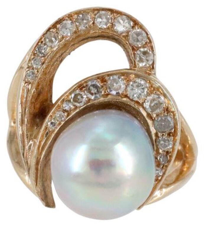 Appraisal: Estate kt yellow gold ring pearl framed by twenty-two diamonds