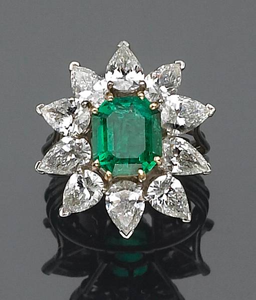 Appraisal: An emerald diamond and fourteen karat white gold ring centering