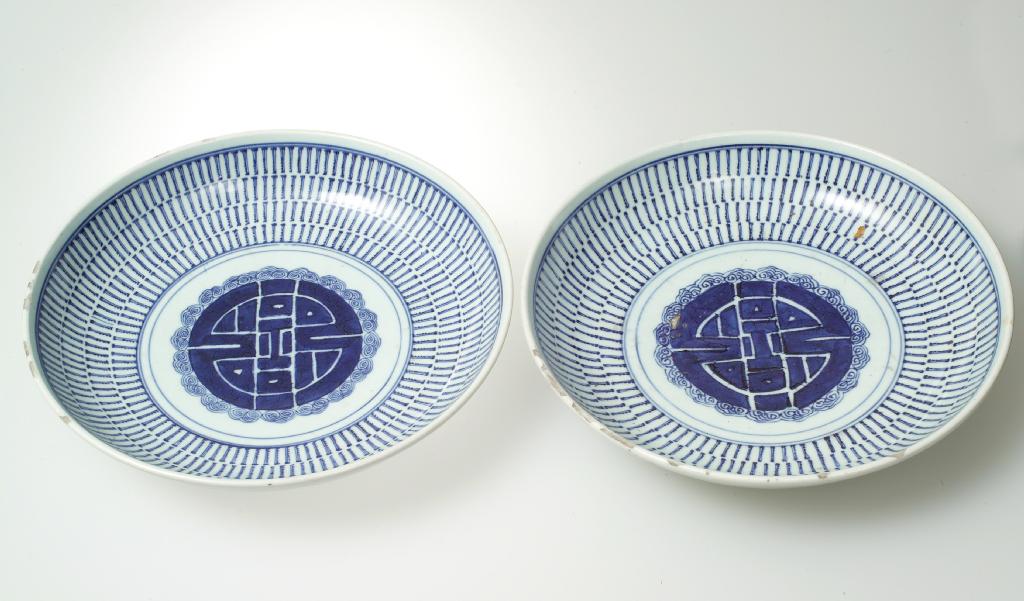 Appraisal: PAIR OF CHINESE BLUE AND WHITE CHARGERS c each well