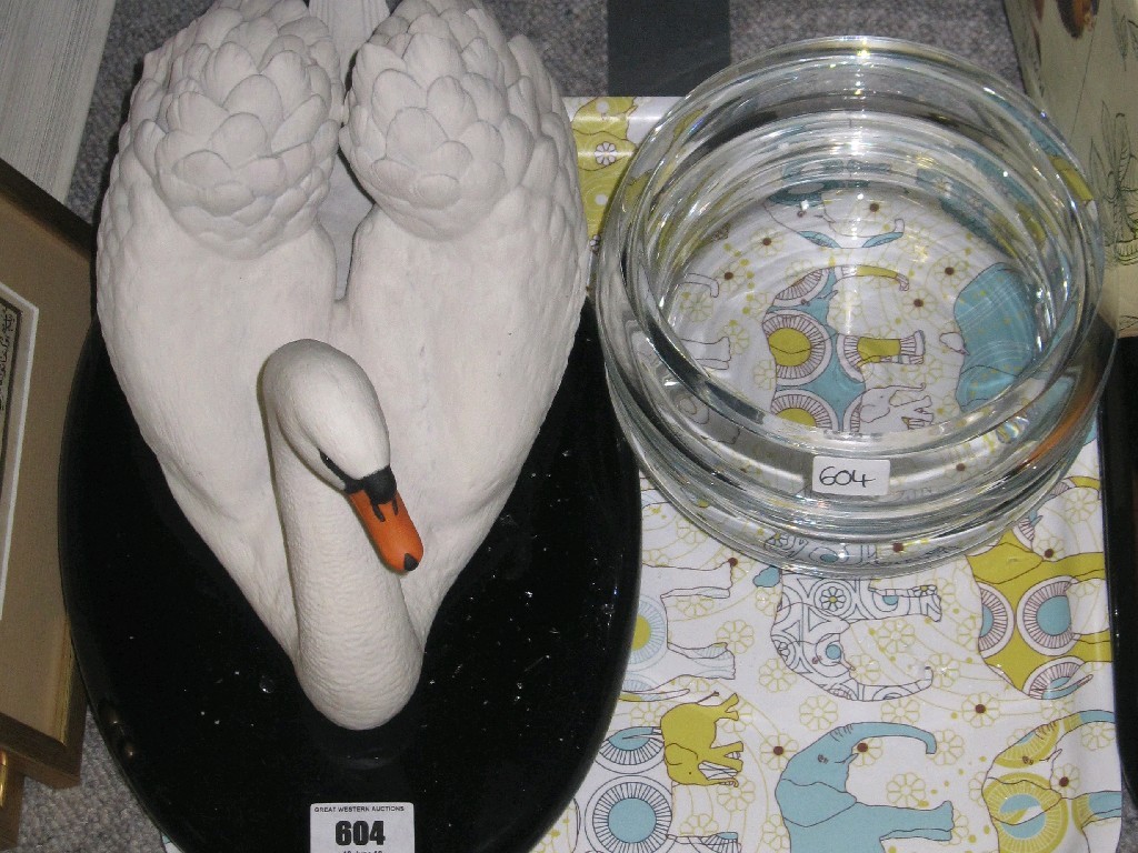 Appraisal: Lot comprising a figure of a swan and Artglass bowls