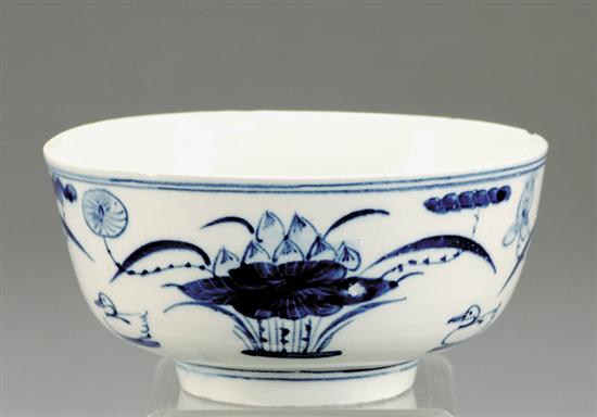 Appraisal: Chinese Export porcelain bowl th centuryflared rim on deep bowl