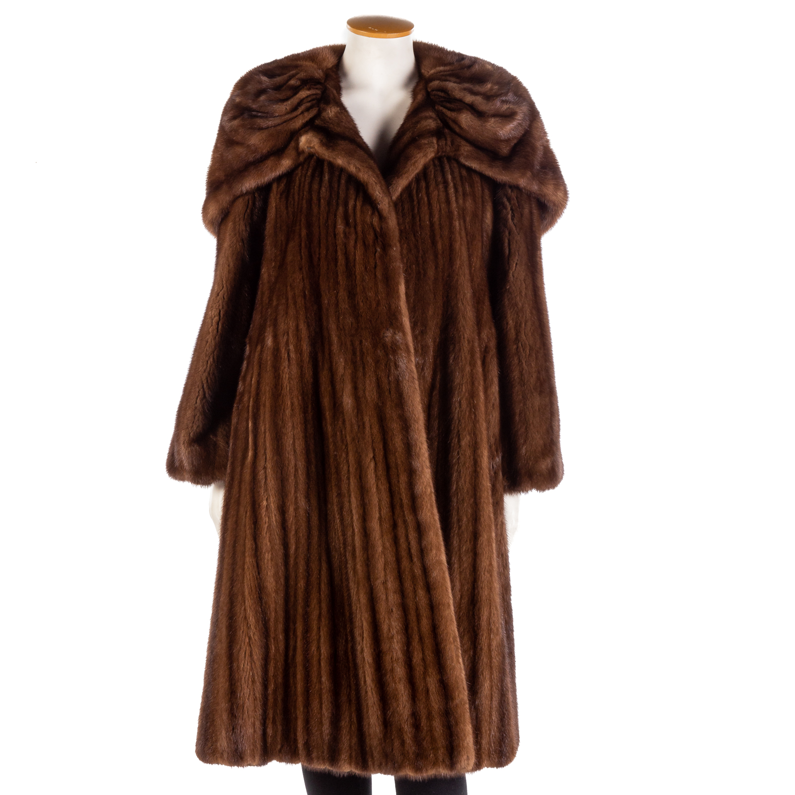 Appraisal: DE CARLIS ROMA LUNARAINE MINK FULL-LENGTH COAT Size capelet hood