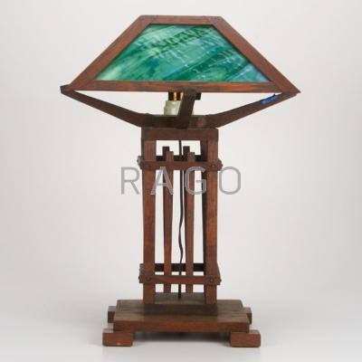 Appraisal: PRAIRIE SCHOOL Table lamp th c Slag glass and oak