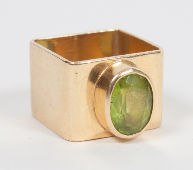 Appraisal: Cartier lady's K gold and peridot ring marked DINHVA of