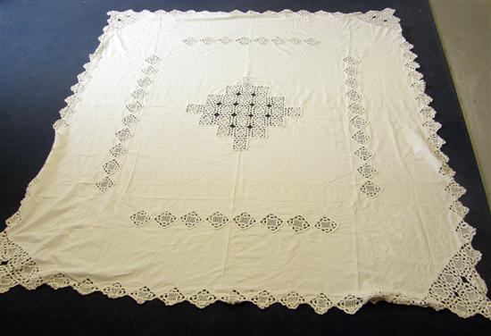 Appraisal: Edwardian linen table cloth with crocheted border and centre and