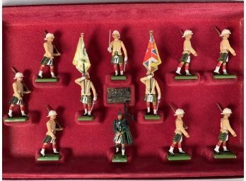 Appraisal: A set of Britains lead soldiers in original box Seaforth