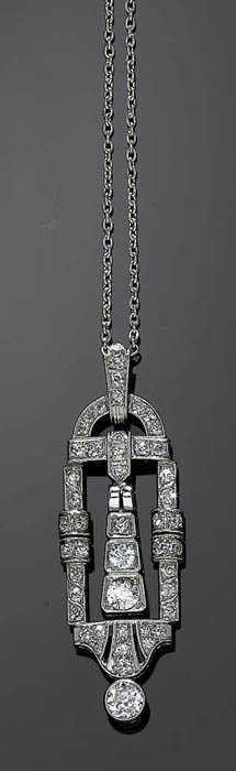 Appraisal: DIAMOND NECKLACE ca Platinum Attractive necklace consisting of a fine