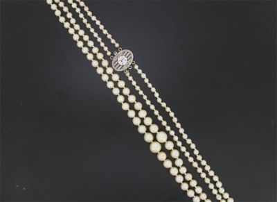 Appraisal: A two row cultured pearl necklace The pearls graduate from