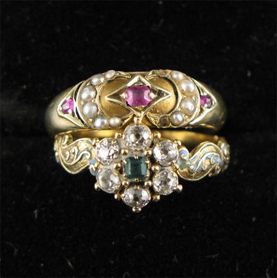 Appraisal: A Victorian diamond and emerald cluster ring Set in gold