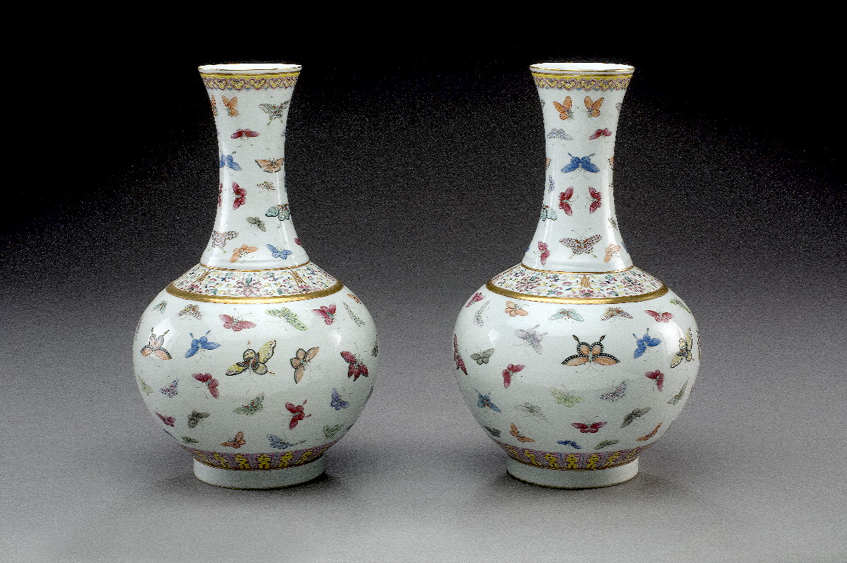 Appraisal: PAIR OF CHINESE PORCELAIN FAMILLE ROSE VASES LATE NINETEENTH-EARLY TWENTIETH