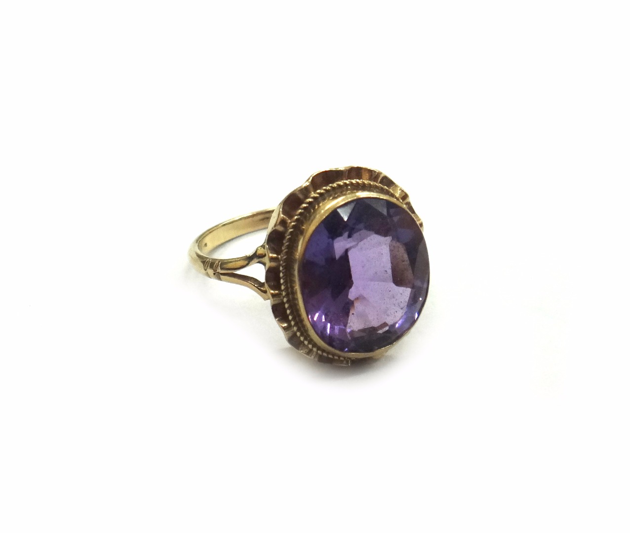 Appraisal: A ct gold and amethyst single stone ring the oval