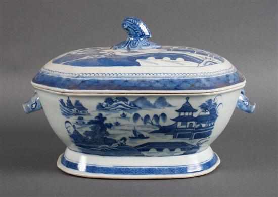 Appraisal: Chinese Export Canton porcelain soup tureen mid- th century river