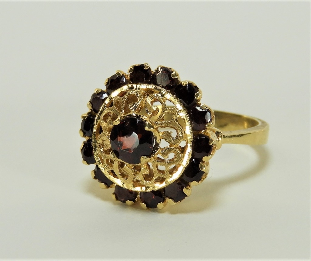 Appraisal: VICTORIAN K YELLOW GOLD GARNET LADY'S RING United states th