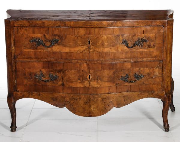 Appraisal: A GOOD TH CENTURY ITALIAN BURR WALNUT COMMODEThe clean lines