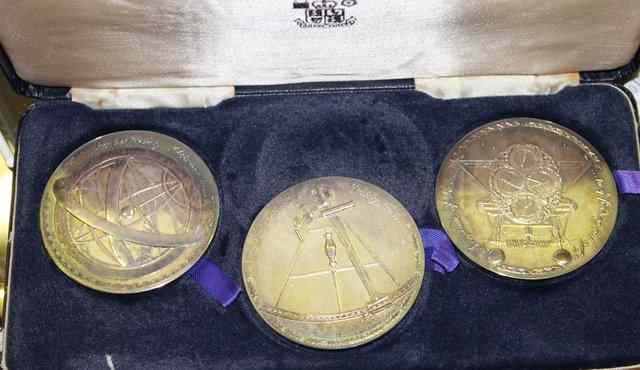 Appraisal: A SET OF THREE COMMEMORATIVE MEDALS commemorating years of The