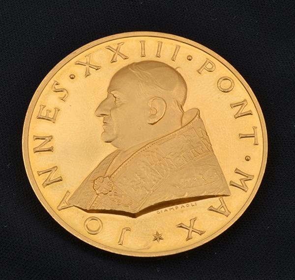 Appraisal: GOLD PAPAL COIN cm diameter