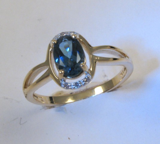 Appraisal: BLUE TOPAZ AND DIAMOND RING k gold and centering an