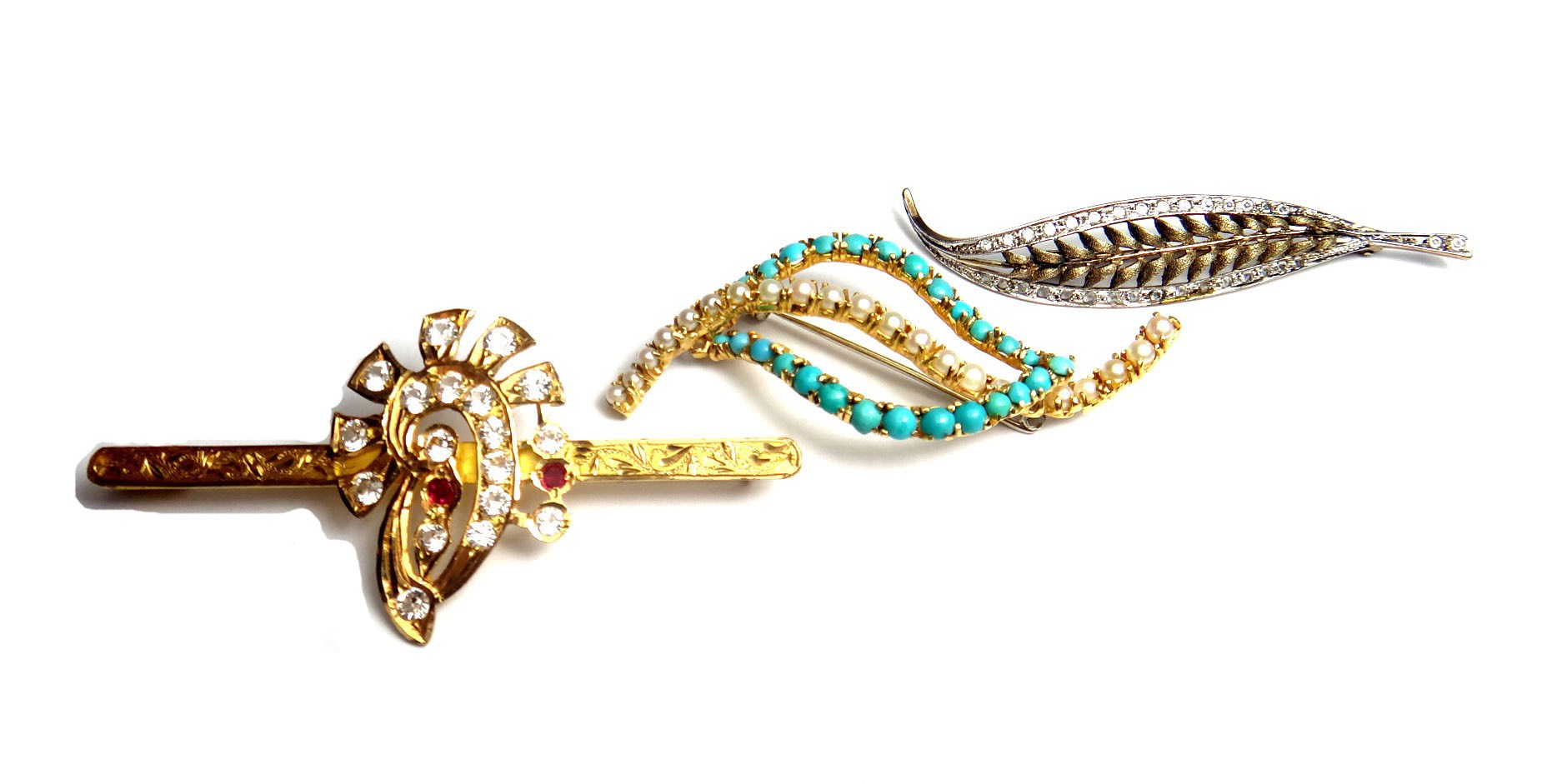 Appraisal: A gold turquoise and cultured pearl set brooch in a