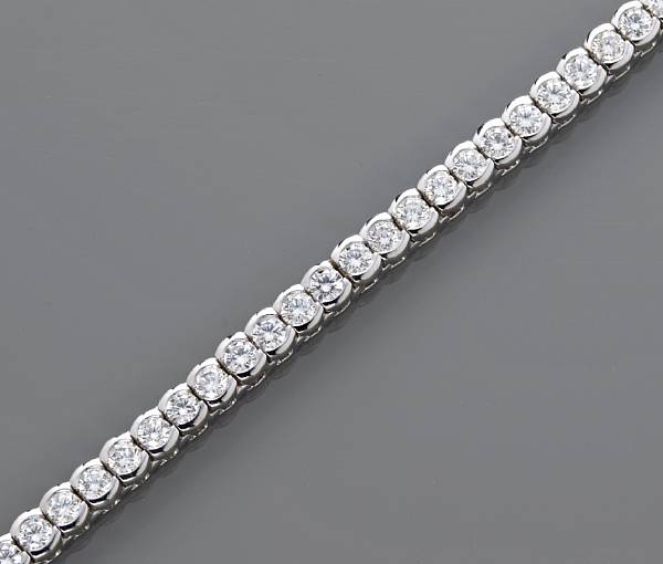 Appraisal: A diamond bracelet estimated total diamond weight carats mounted in