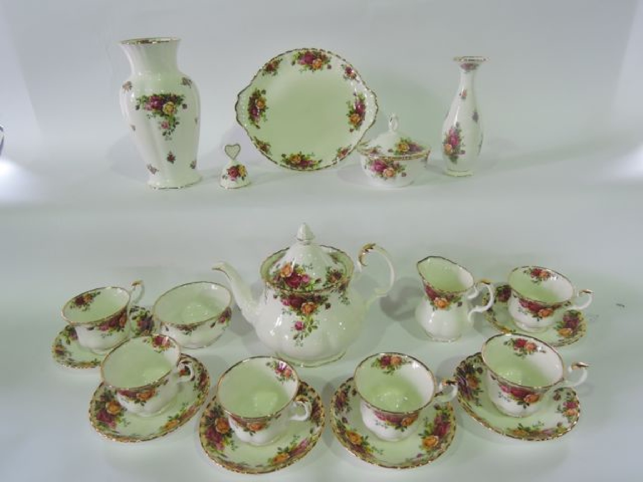 Appraisal: A quantity of Royal Albert Old Country Roses pattern tea