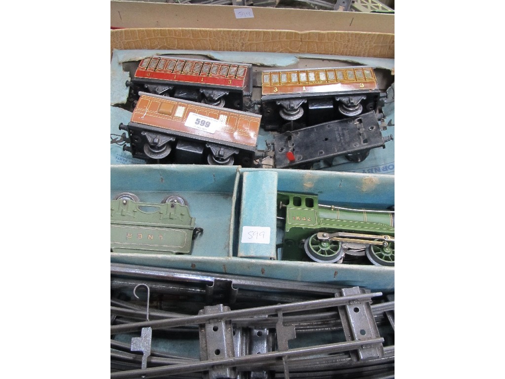 Appraisal: Lot comprising Hornby tinplate train set footbridge and a box