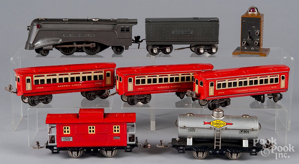 Appraisal: Lionel seven-piece train set Lionel seven-piece train set gauge to