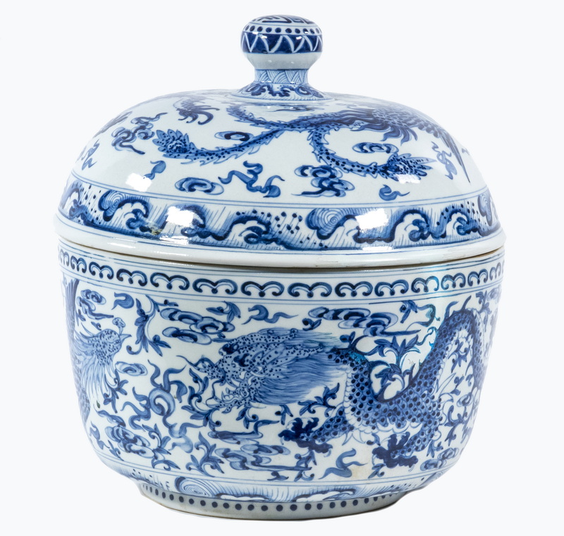 Appraisal: CHINESE BLUE WHITE PORCELAIN LIDDED JAR th c Large Chinese