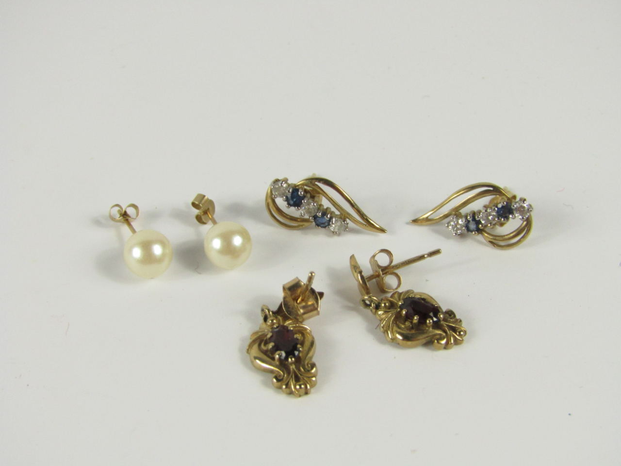 Appraisal: Three pairs of modern earrings including a pair of cultured