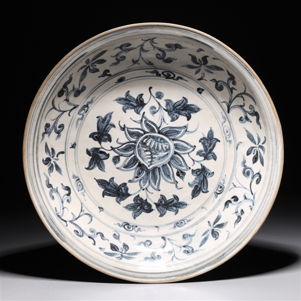 Appraisal: Chinese blue and white Ming style charger with floral and