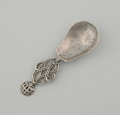 Appraisal: By the Artificers' guild a modern caddy spoon with a