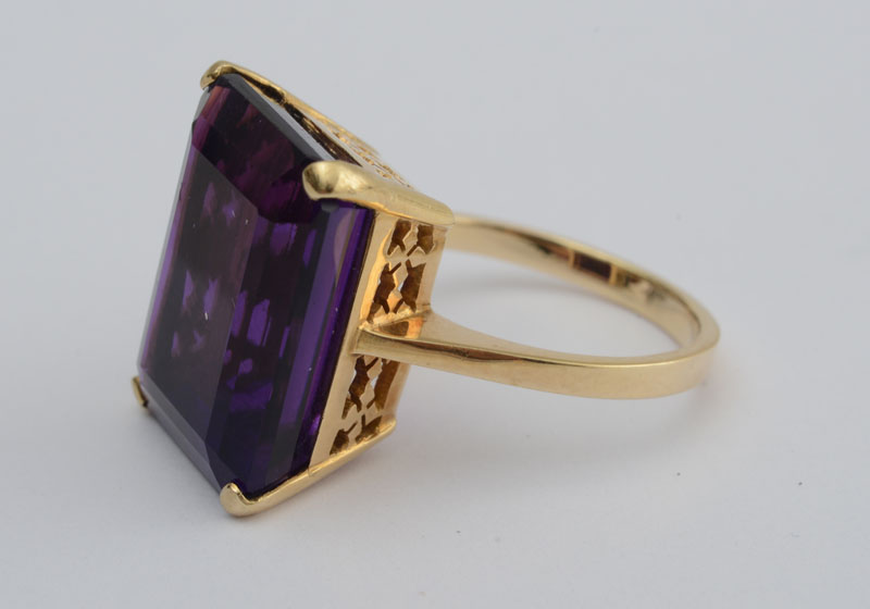 Appraisal: RETRO K YELLOW GOLD AND AMETHYST RING AND PAIR OF