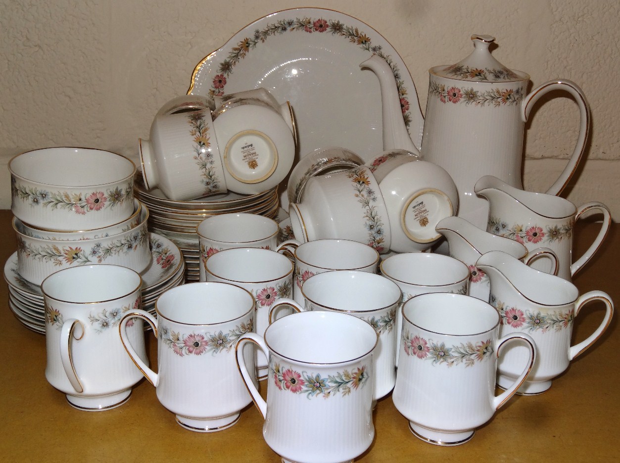 Appraisal: Various Paragon Belinda pattern part teaware to include a lidded