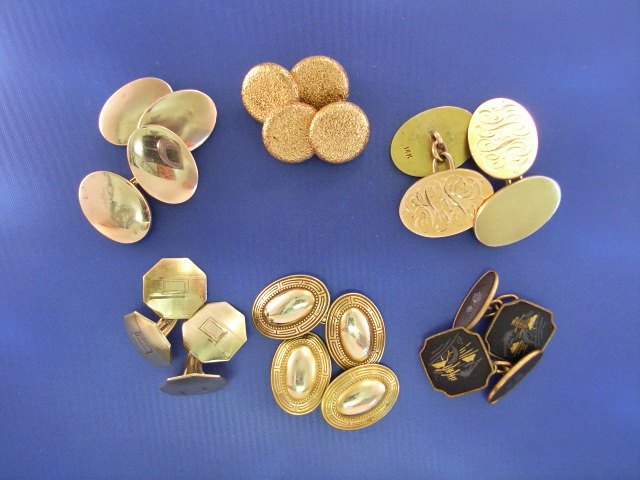 Appraisal: A pair of ct gold oval cufflinks a pair of