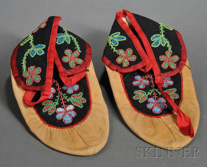 Appraisal: Great Lakes Beaded Cloth and Hide Moccasins Ojibwa c pucker