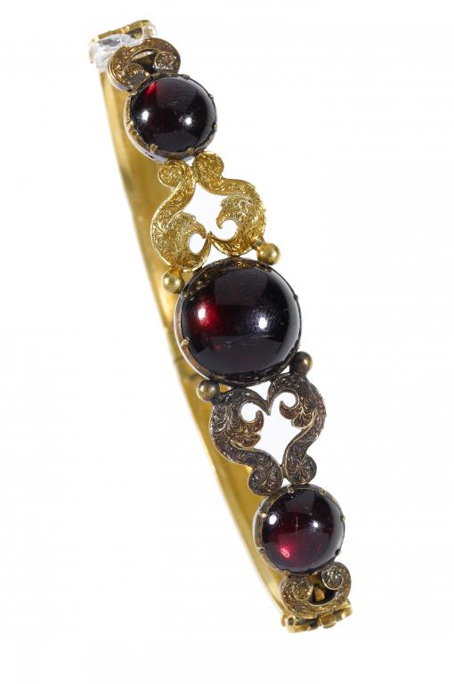 Appraisal: AN ANTIQUE GARNET GOLD AND TRANSLUCENT CHERRY RED ENAMEL BRACELET