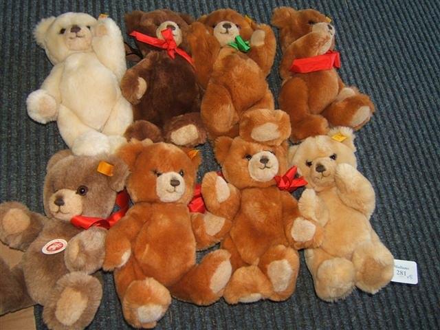 Appraisal: Eight Steiff teddy bears one with Petsy label most with