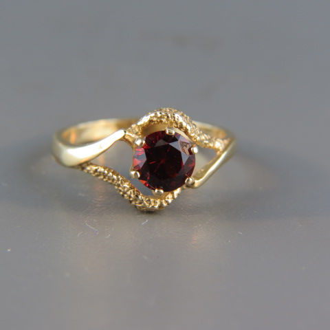 Appraisal: Garnet Ring vivid round carat gem in k yellow gold