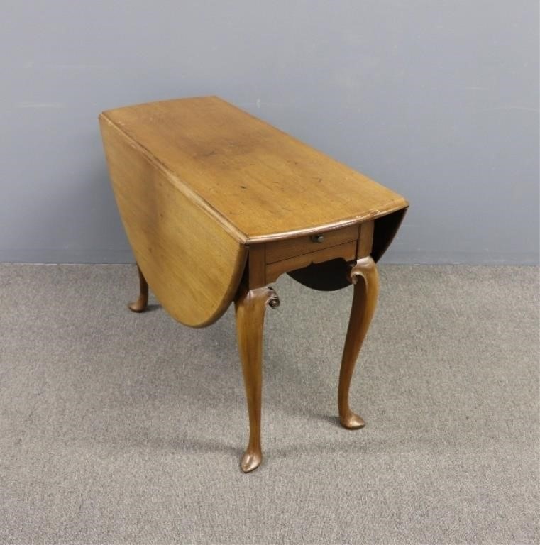 Appraisal: English Queen Anne mahogany drop-leaf table circa with slipper feet