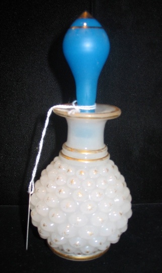 Appraisal: AN OPALESCENT GLASS PERFUME BOTTLE having gold decoration on opalescent