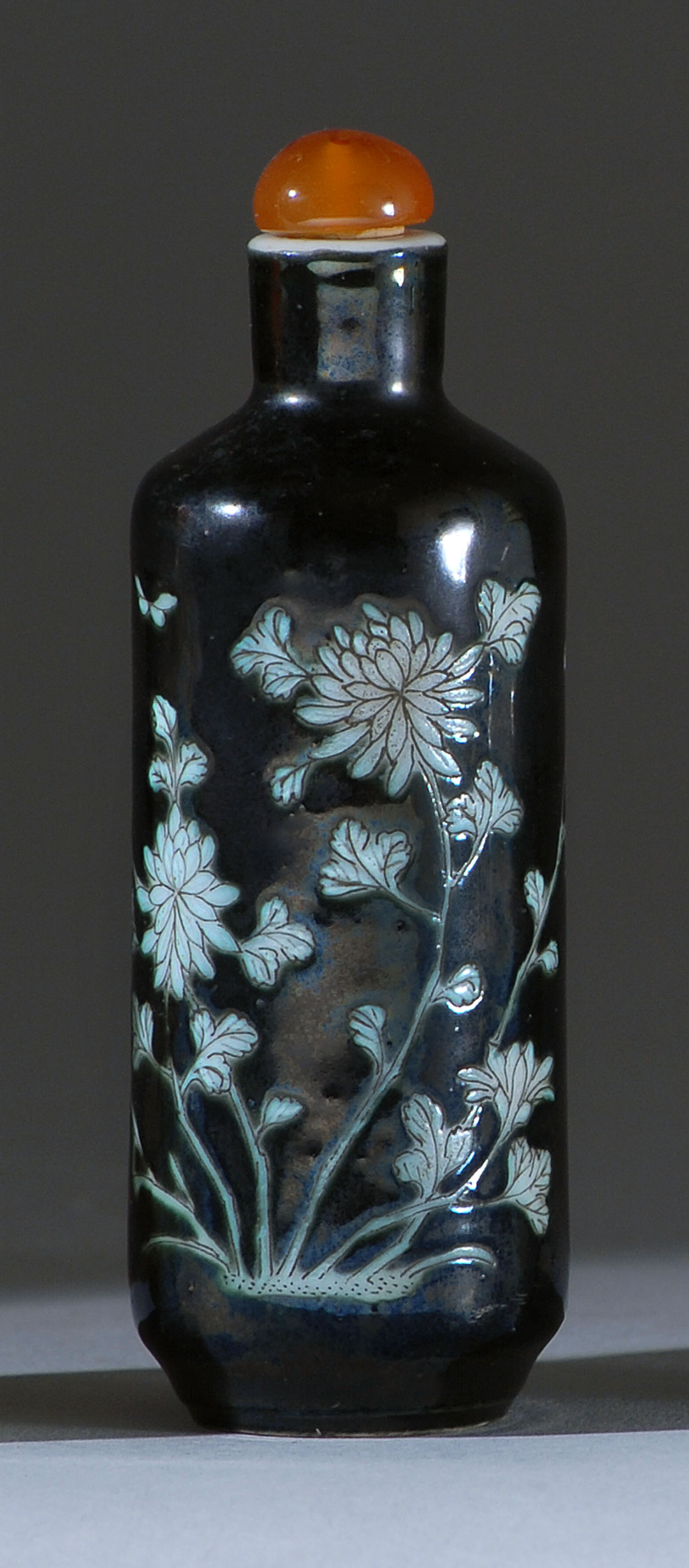 Appraisal: FAMILLE NOIRE PORCELAIN SNUFF BOTTLE th CenturyIn cylinder form with