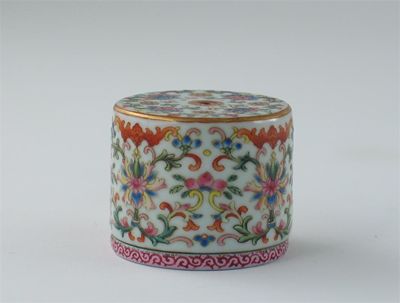 Appraisal: A Chinese famille rose cylindrical box and cover probably for