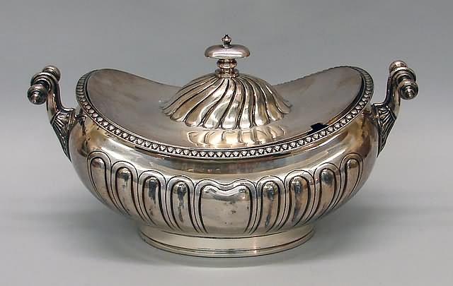 Appraisal: Boat form on oval foot centering knop on spiraling dome