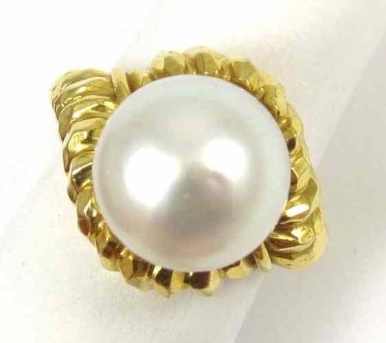 Appraisal: PEARL AND EIGHTEEN KARAT GOLD RING with a single white