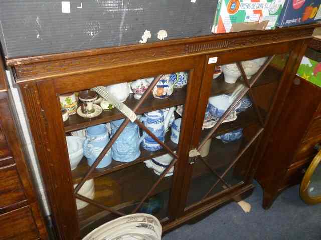 Appraisal: AN EARLY TH CENTURY MAPLE CO OAK BOOKCASE the pediment