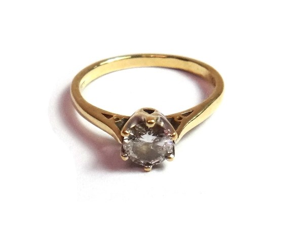 Appraisal: A gold and diamond set single stone ring claw set