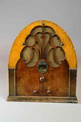 Appraisal: PHILCO MODEL CATHEDRAL STYLENostalgic vintage Philco radio burlwood finish dome