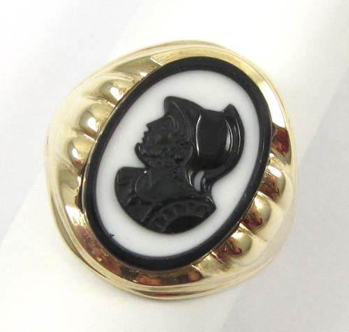 Appraisal: MAN'S CAMEO AND TEN KARAT GOLD RING featuring an oval